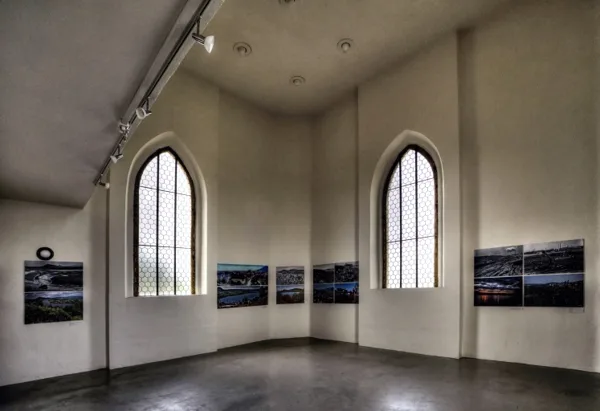 Stálá výstava fotografií Proměny napříč staletími ve věži kostela